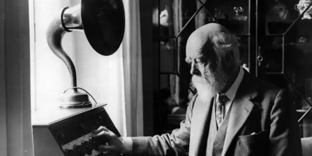 آشنایی با تاریخچه اسپیکر